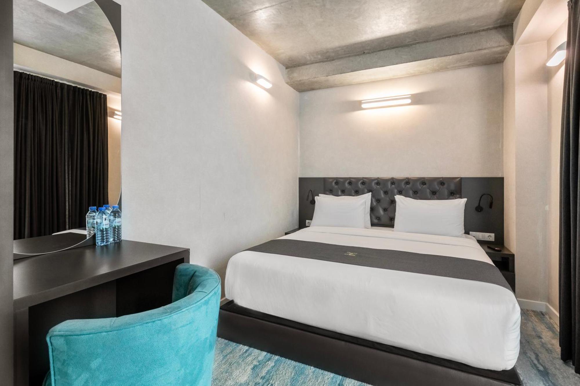 Mit Hotel Tbilisi Buitenkant foto