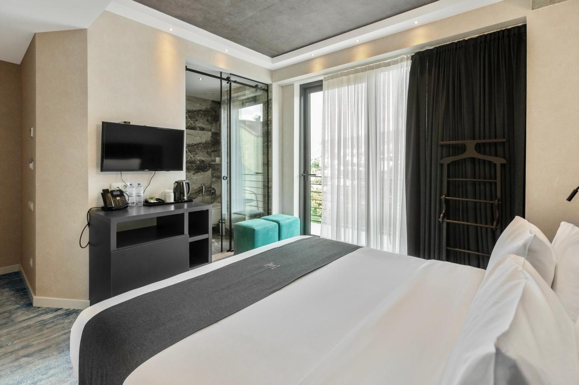Mit Hotel Tbilisi Buitenkant foto