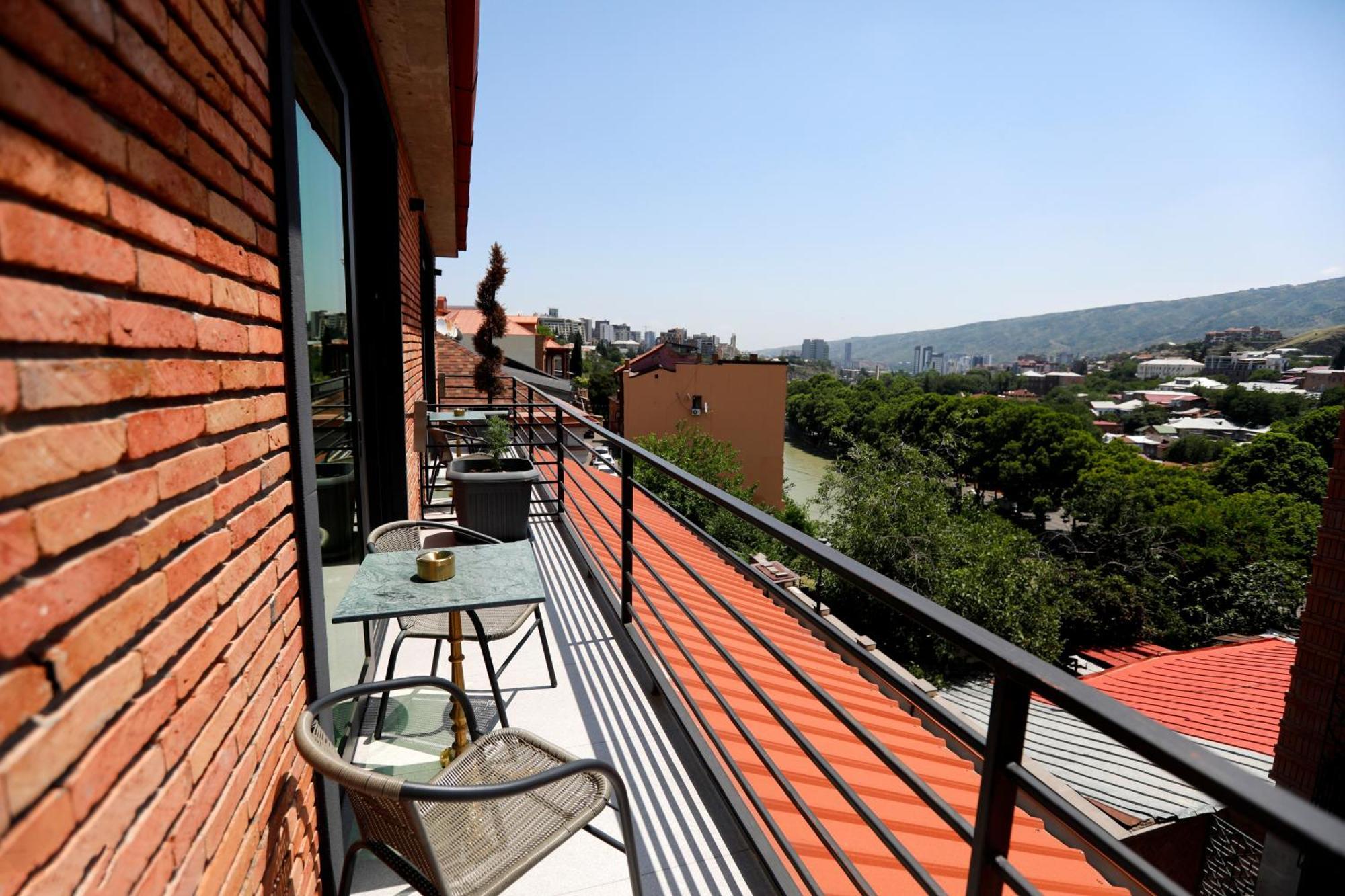 Mit Hotel Tbilisi Buitenkant foto