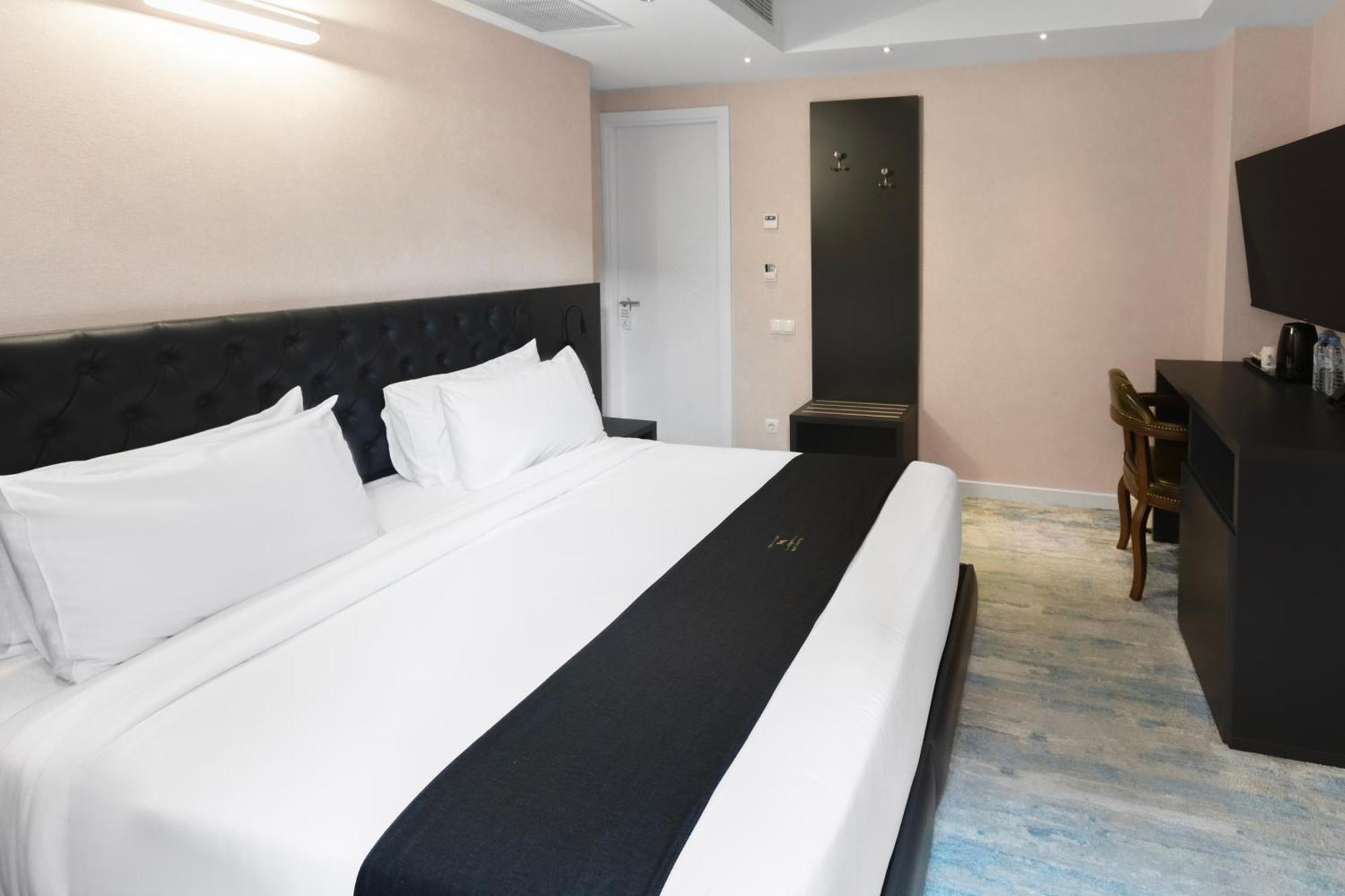 Mit Hotel Tbilisi Buitenkant foto