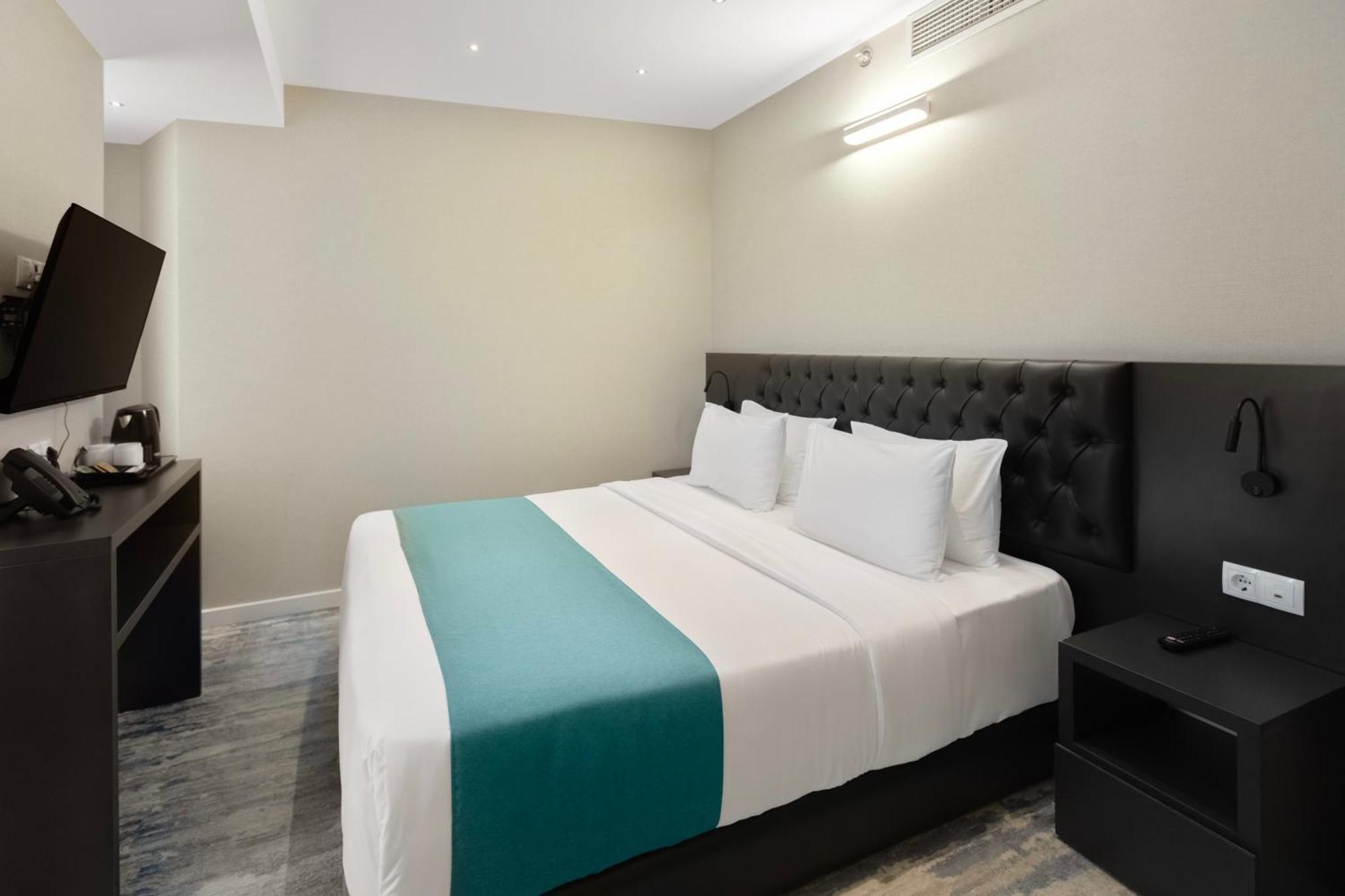 Mit Hotel Tbilisi Buitenkant foto