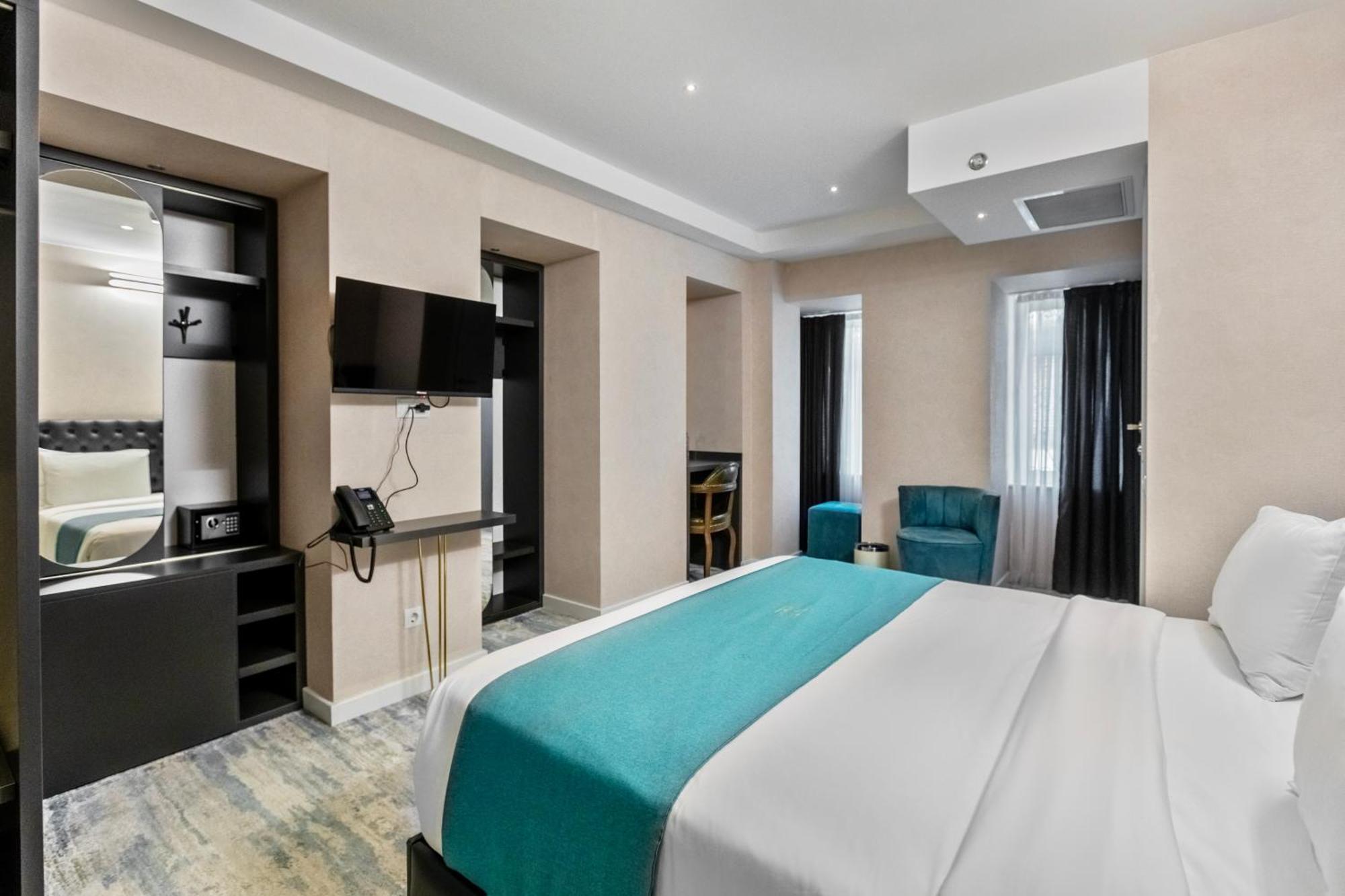 Mit Hotel Tbilisi Buitenkant foto