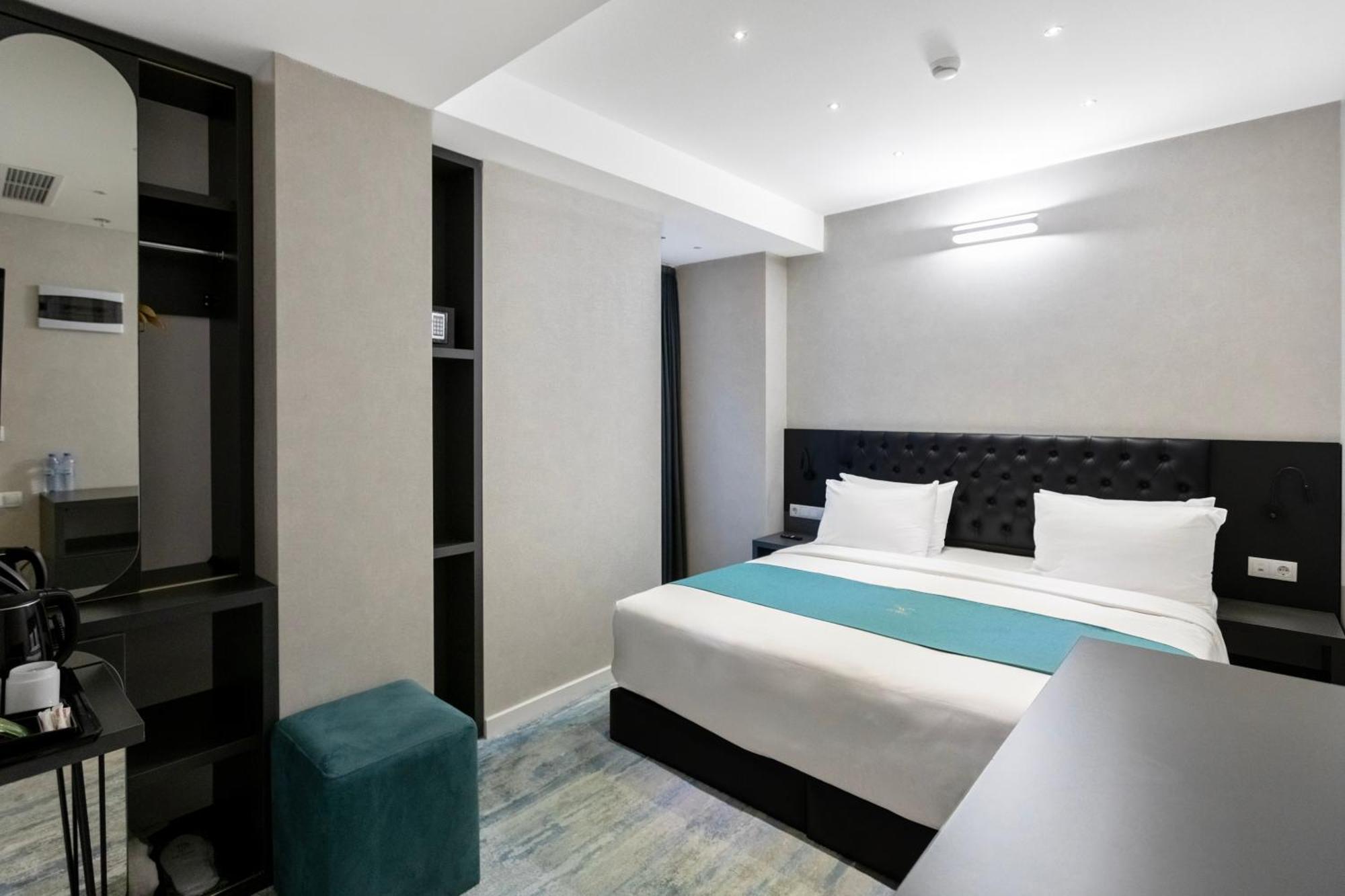 Mit Hotel Tbilisi Buitenkant foto