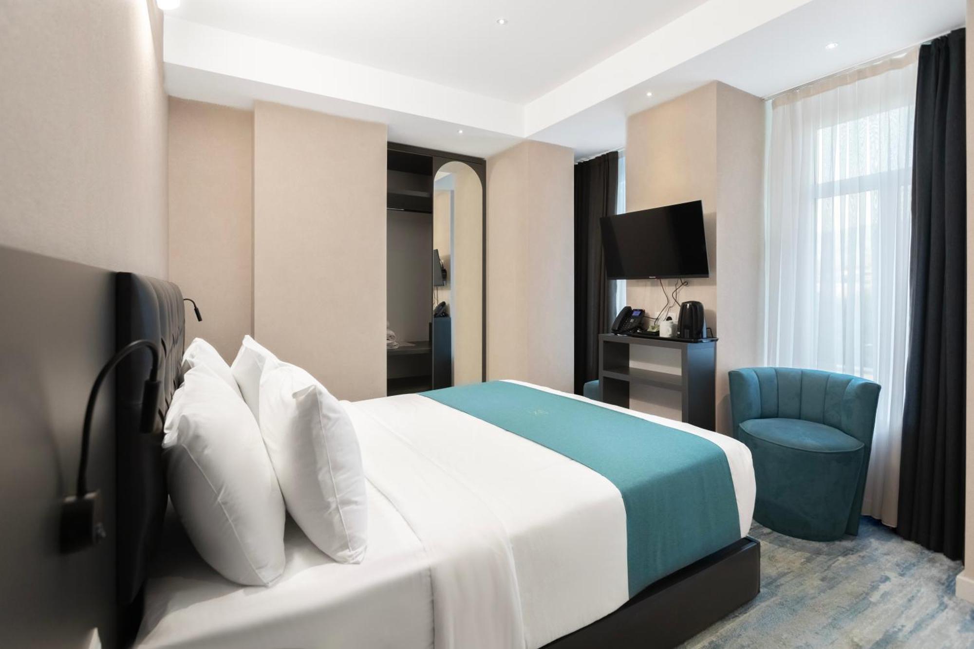 Mit Hotel Tbilisi Buitenkant foto