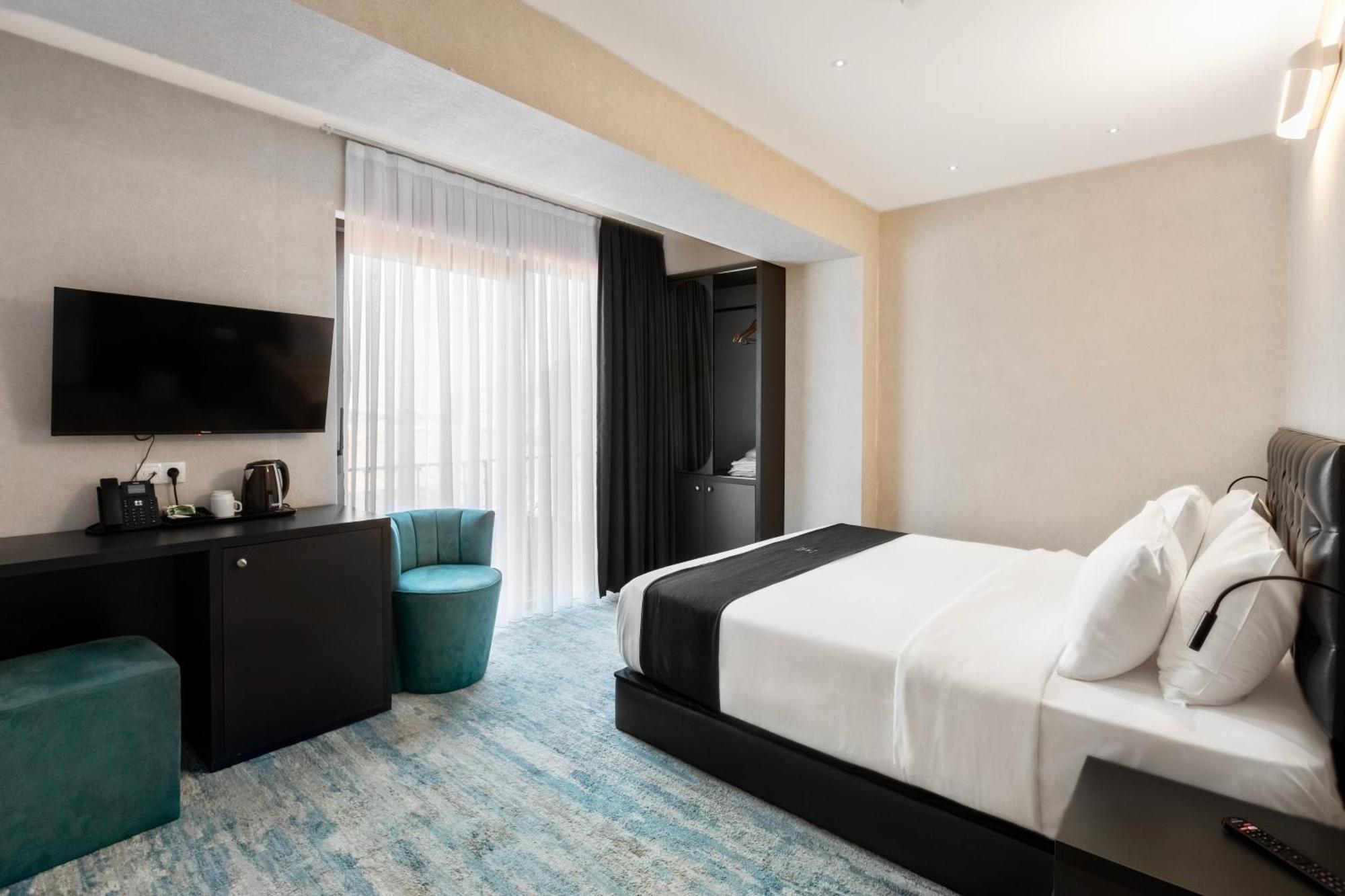 Mit Hotel Tbilisi Buitenkant foto