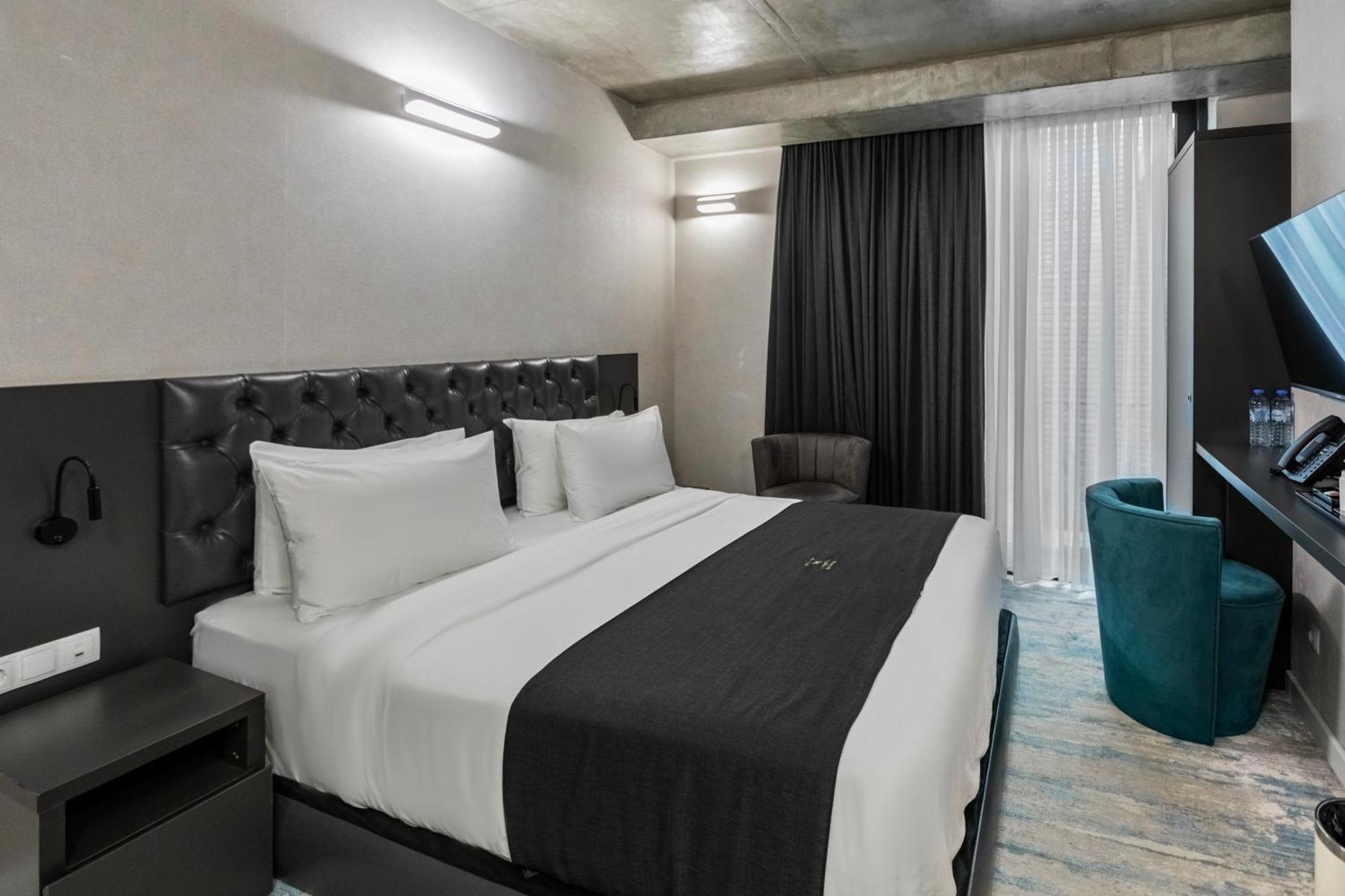Mit Hotel Tbilisi Buitenkant foto