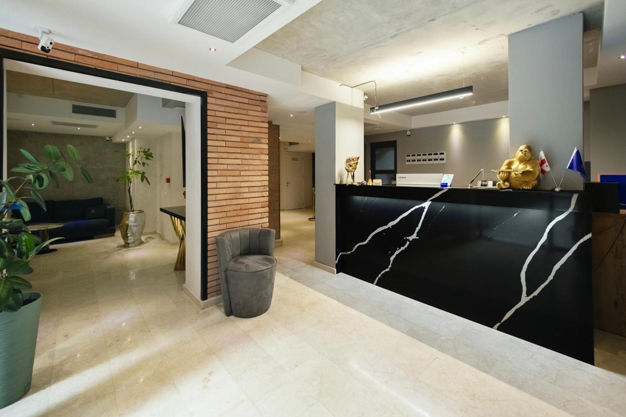 Mit Hotel Tbilisi Buitenkant foto