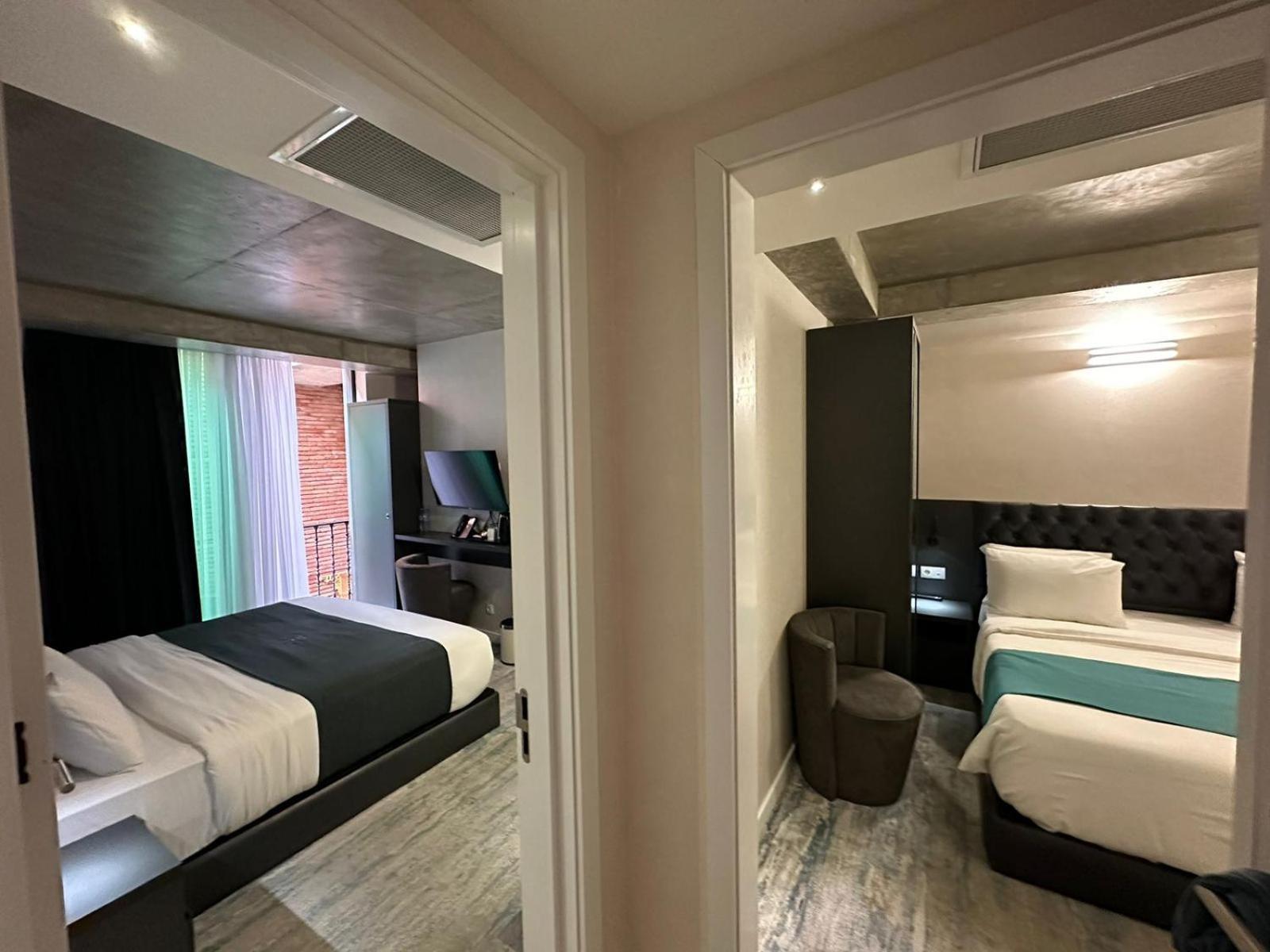 Mit Hotel Tbilisi Buitenkant foto