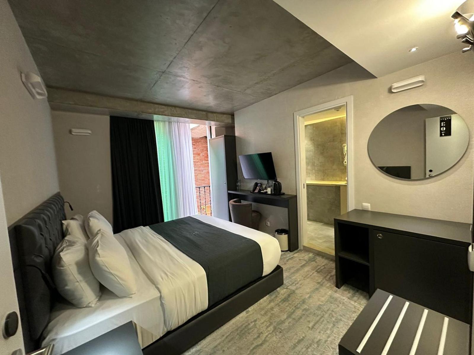 Mit Hotel Tbilisi Buitenkant foto